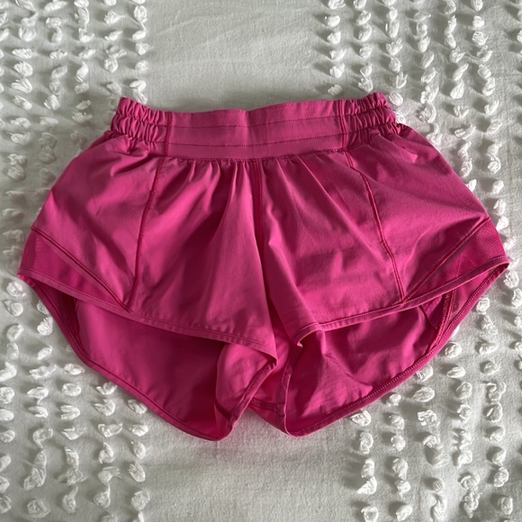 lululemon sonic pink hotty hots 2.5” - Picture 3 of 5